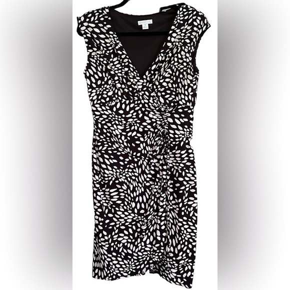 London Times Dresses & Skirts - LONDON TIMES Black/White V-Neck Criss Cross Front Sleeveless Dress, Sz 10, GUC.